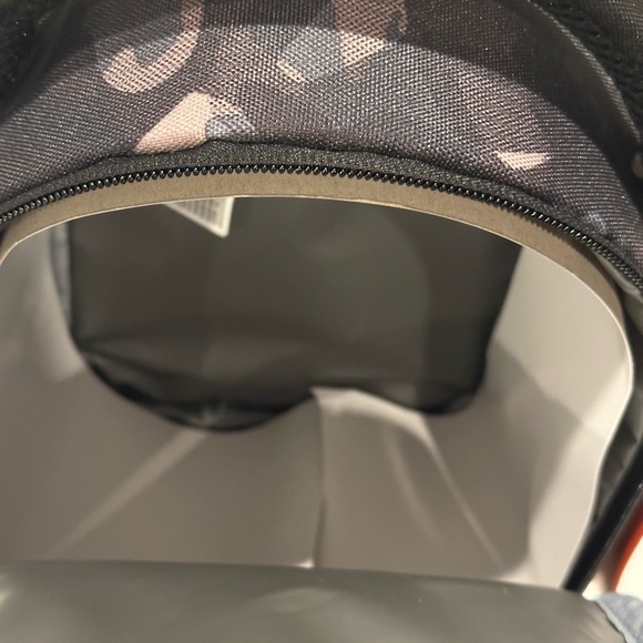 Nike Insulated Lunch Box - Picture 4 of 6